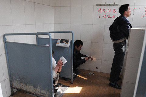 ニーハオトイレ と訣別なるか 中国便所革命 デイリー新潮