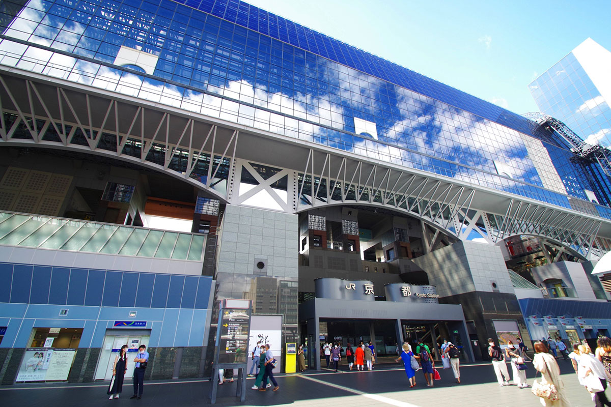 夏休みなのに大阪・京都の観光地が“猛暑でガラ空き”...USJ「ハリポタ」アトラクションは“ほぼ乗り放題”、龍安寺では外国人観光客が“信じられない行動”に